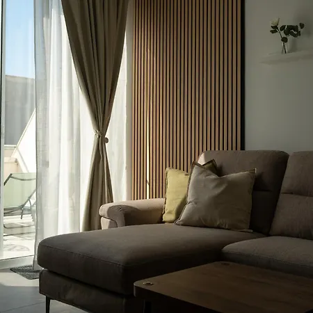 The Penthouse By Shmoo - Ferries Apartman